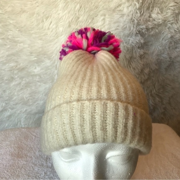 CAPELLI knitted winter hat toque with extra large pom pom.  Women’s size M/L. - Picture 5 of 5